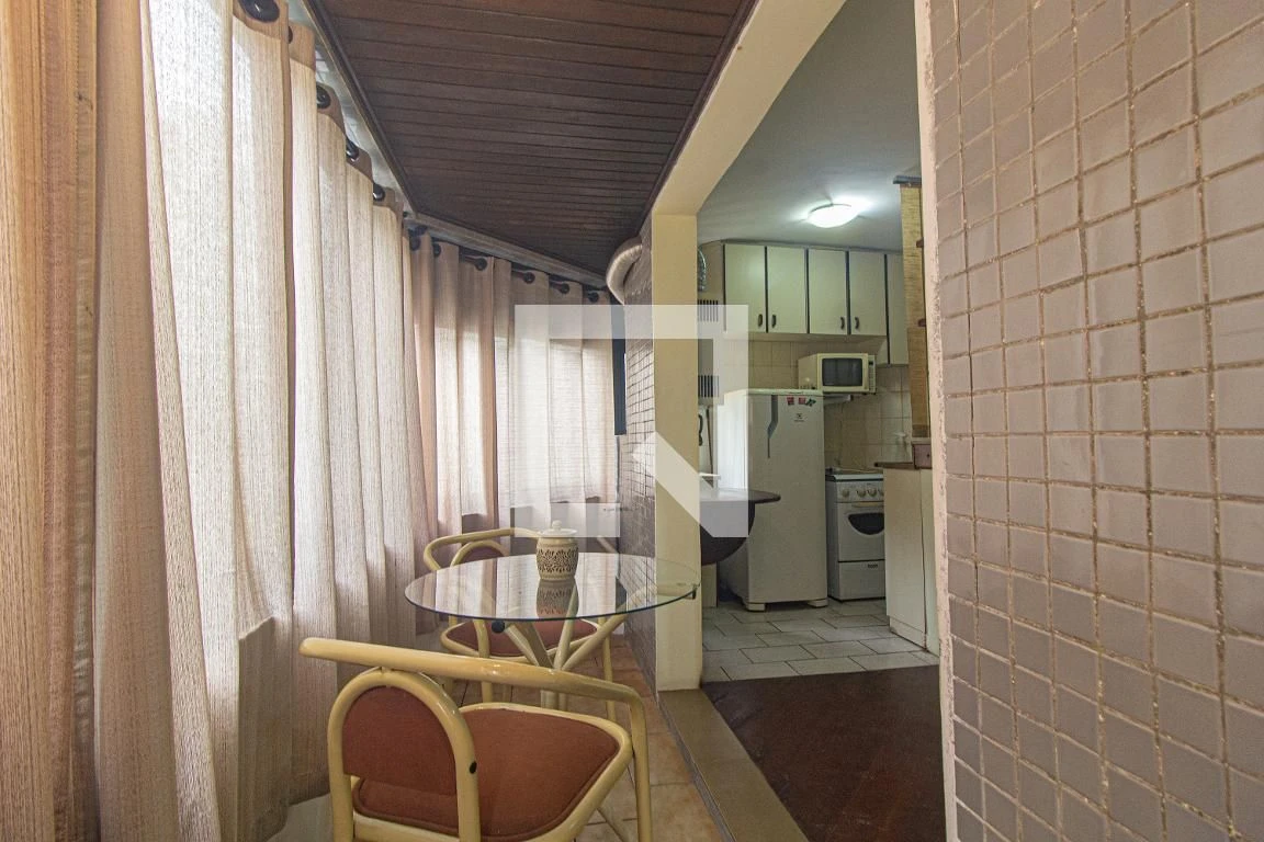Furnished studio, 60 m², with a glass-enclosed balcony — photo 6
