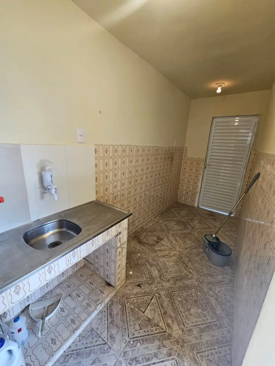 1-bedroom house with 1 bathroom no parking included — photo 5