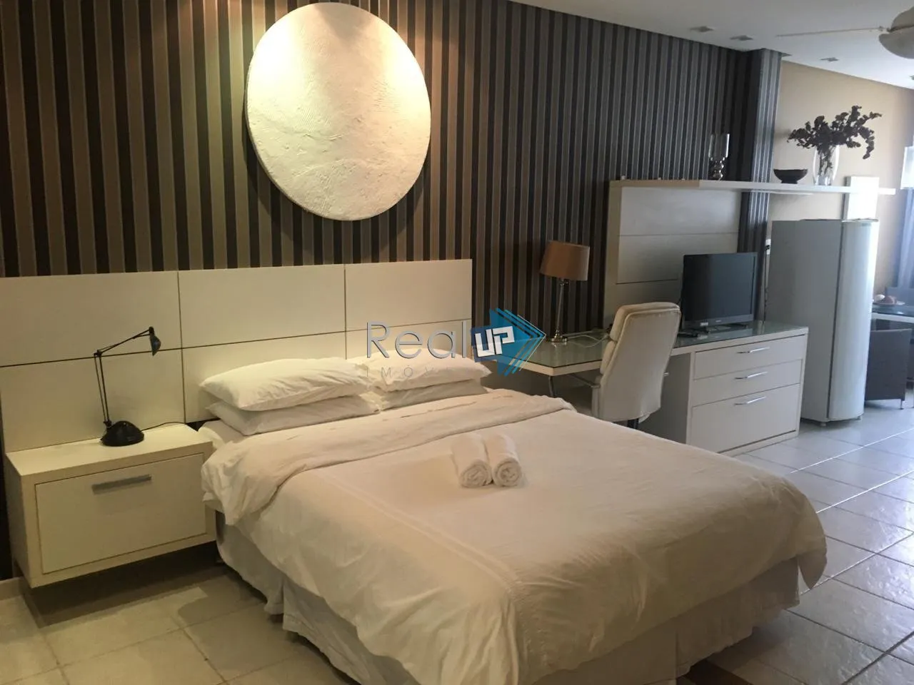 One-bedroom apartment with a washing machine — photo 4