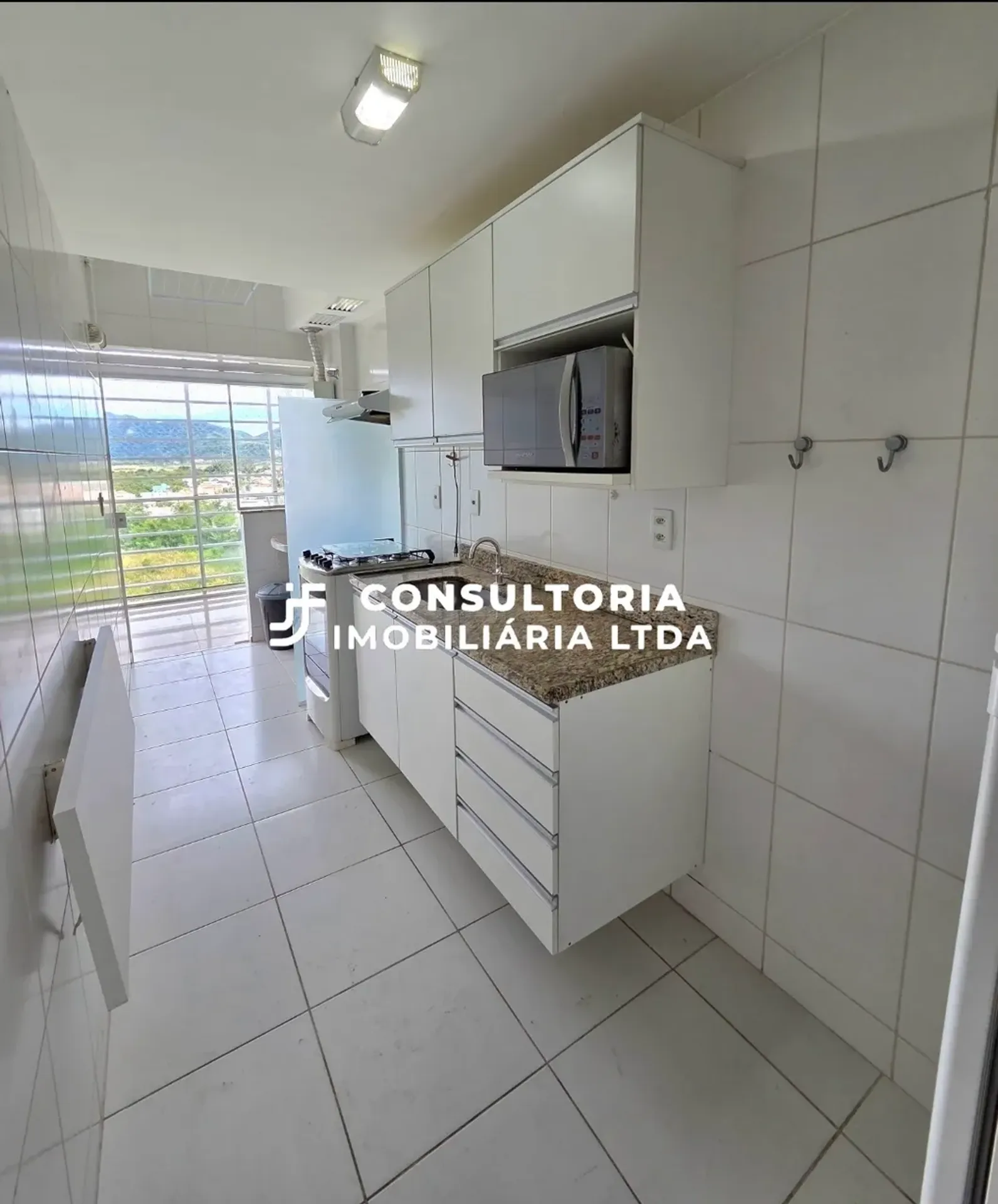 Unfurnished apartment with air conditioning and 3 bedrooms — photo 23