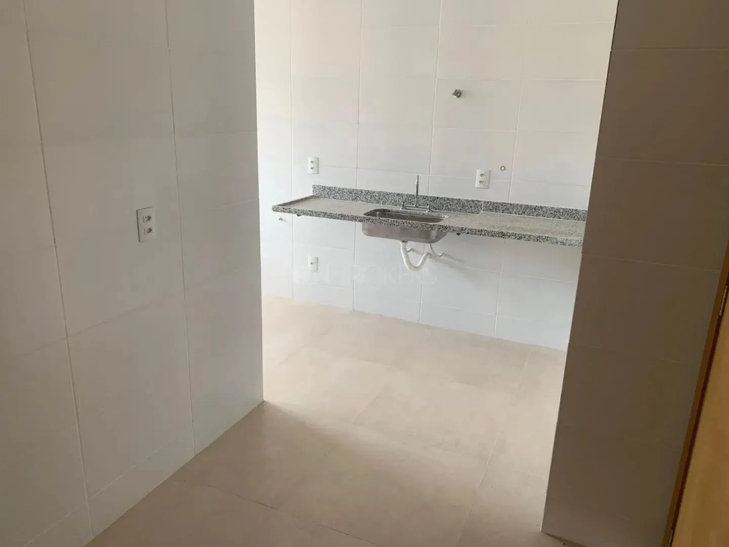 Glass-enclosed balcony in a 4-bedroom apartment, 240 m² — photo 12