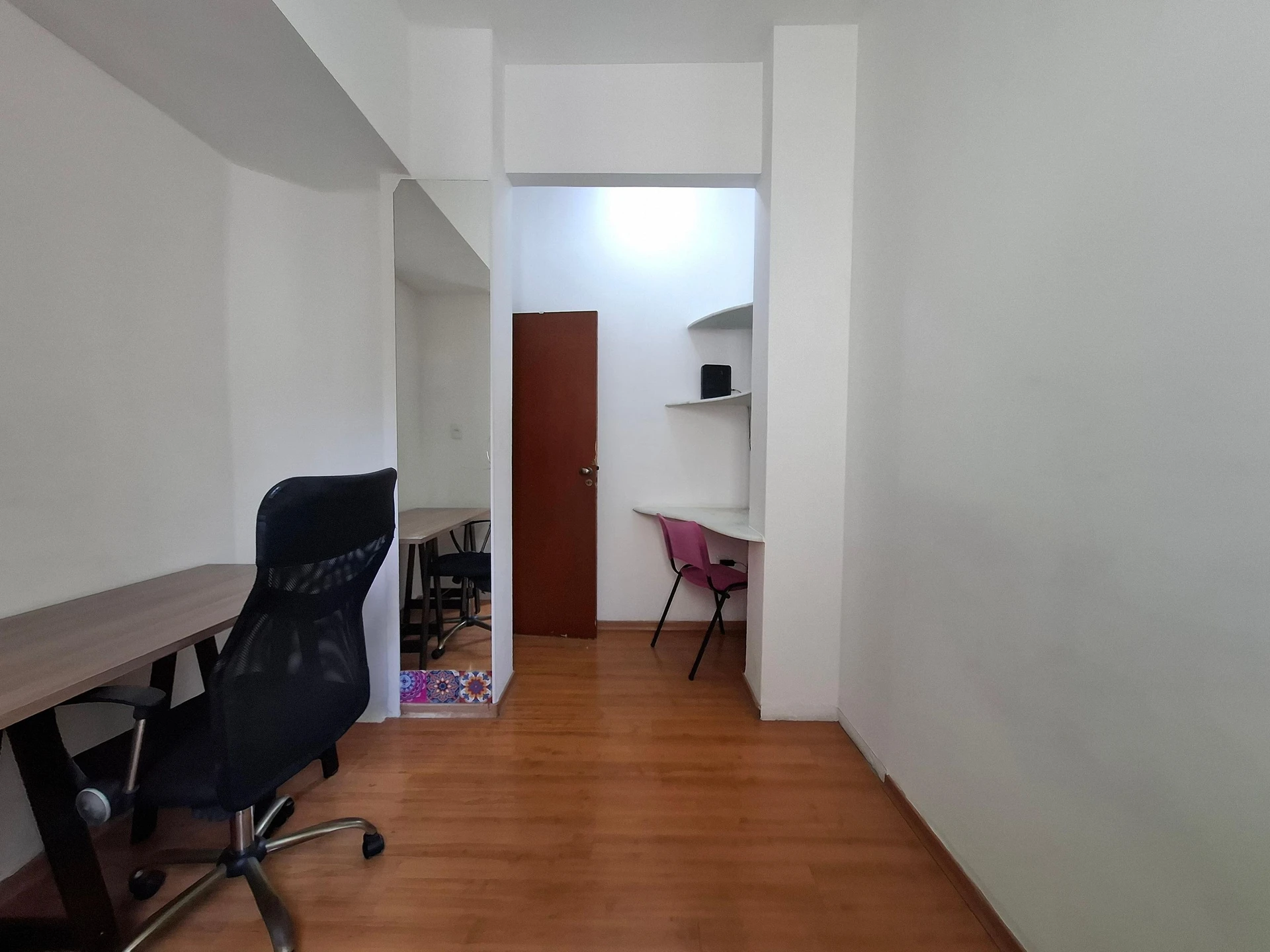 Furnished apartment, 110 m², with a glass-enclosed balcony — photo 25