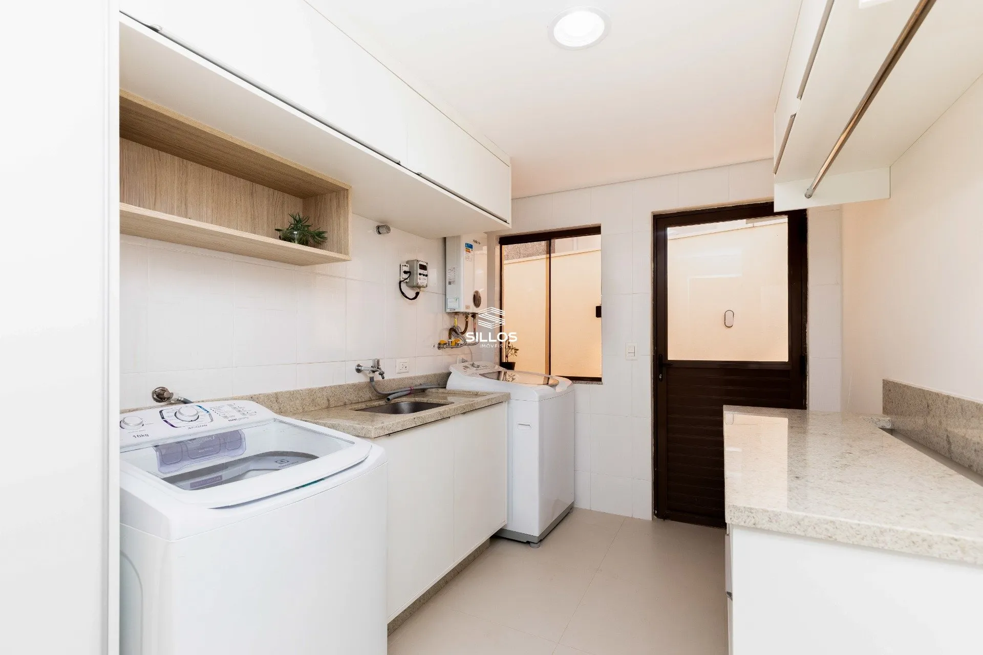 House with 4 bedrooms, 8 parking spaces in a condo — photo 11