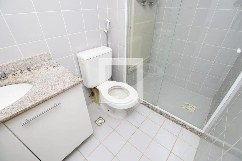 2-bedroom apartment in a building with a gym — photo 32
