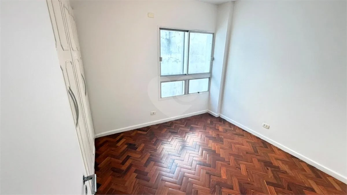 Wood or laminate floors in a 3-bedroom apartment, 91 m² — photo 5