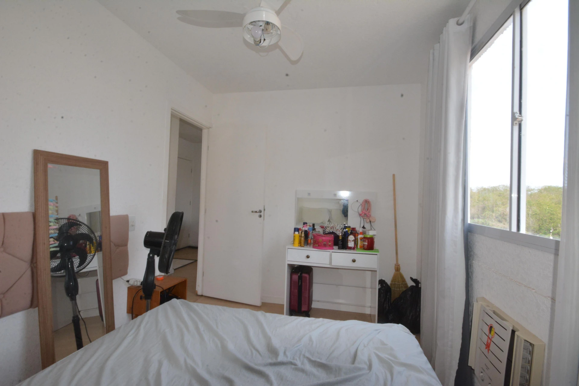Furnished 2-bedroom apartment with a gas stove kitchen — photo 30