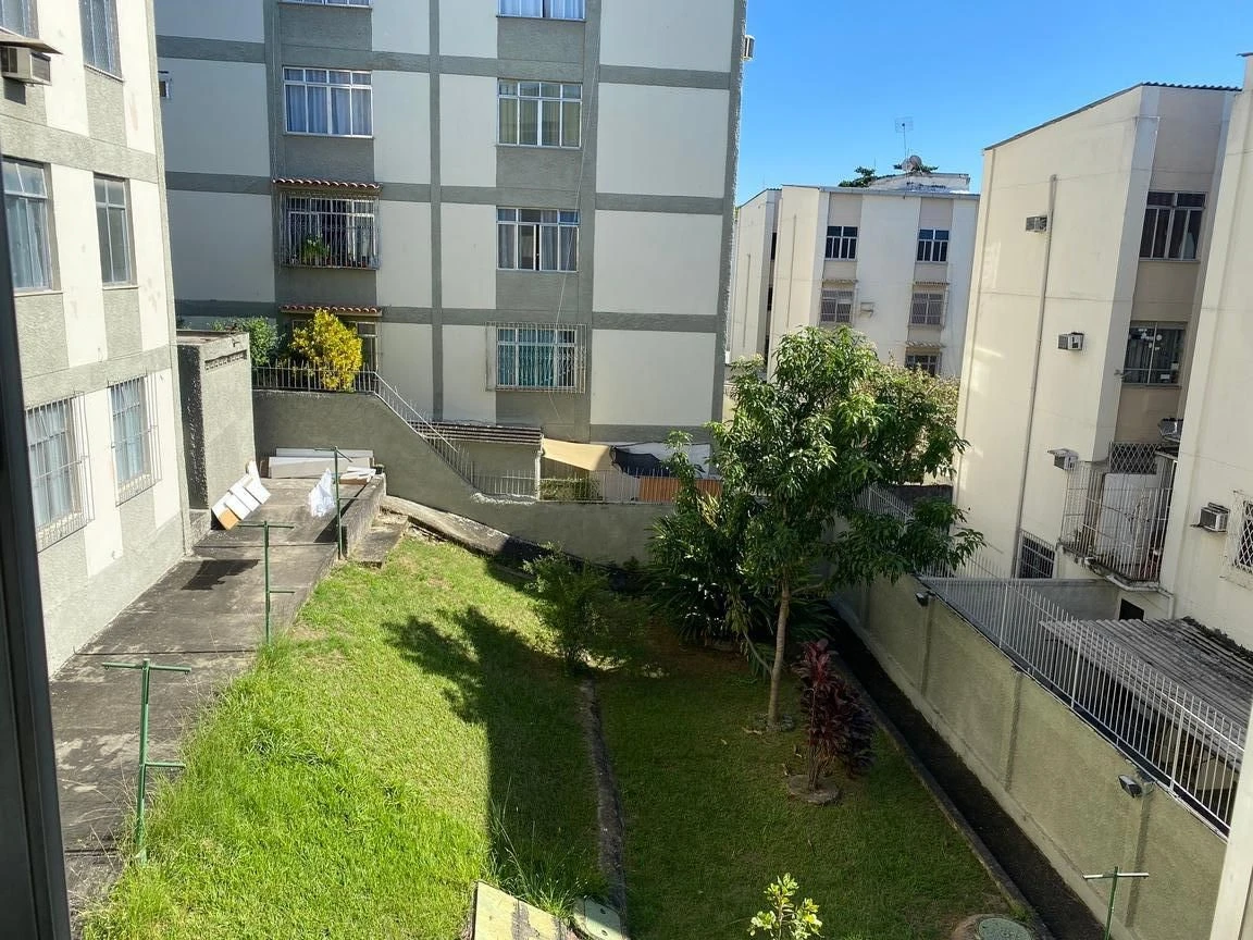 Apartamento com 2 quartos e banheiro com box de vidro — photo 11