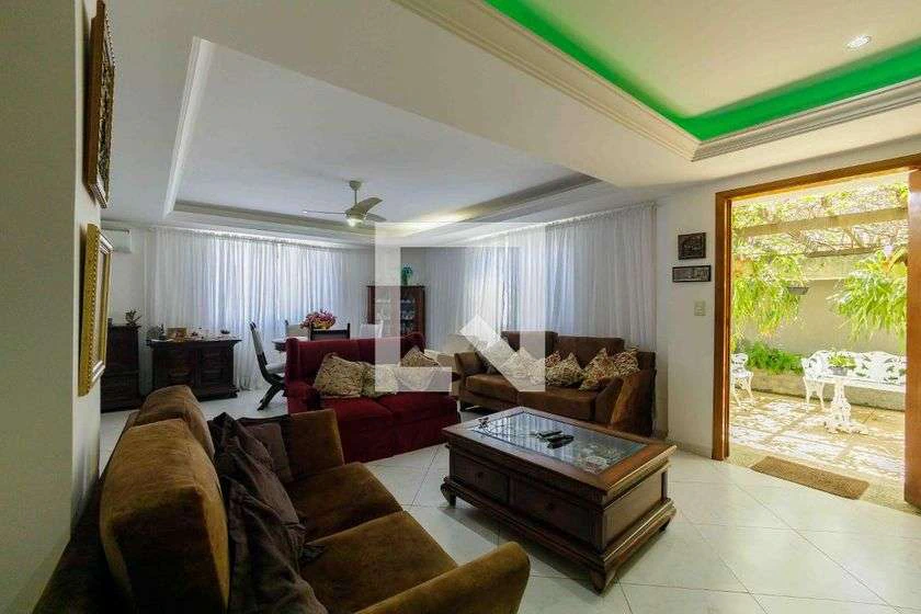 300 m² house with 5 en-suite bedrooms and private garden — photo 5