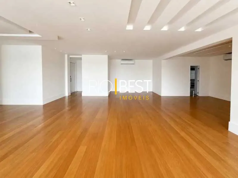 Unfurnished 4-bedroom apartment with open-plan kitchen — photo 11