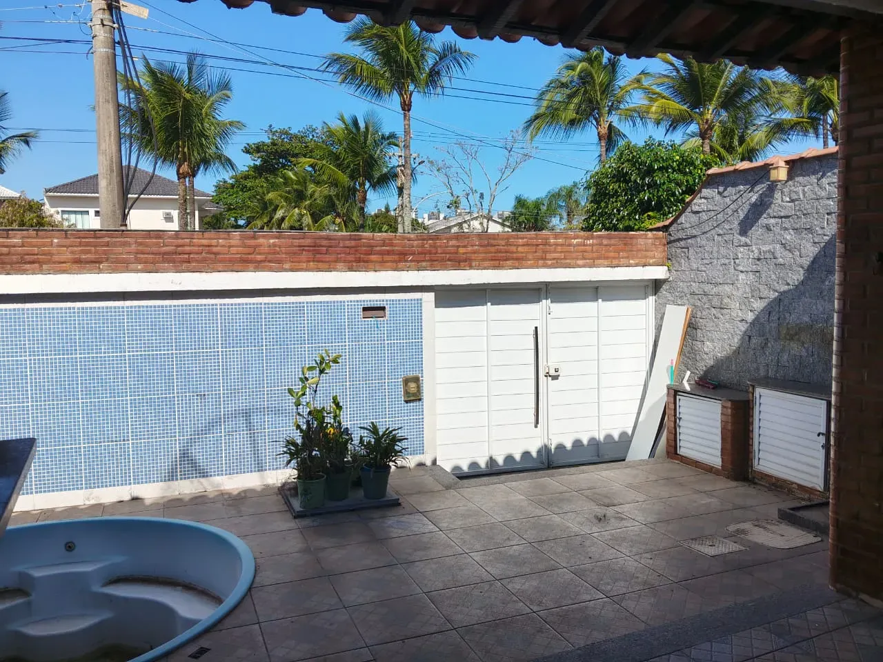 240 m² house with a garden and a grill on the balcony — photo 29
