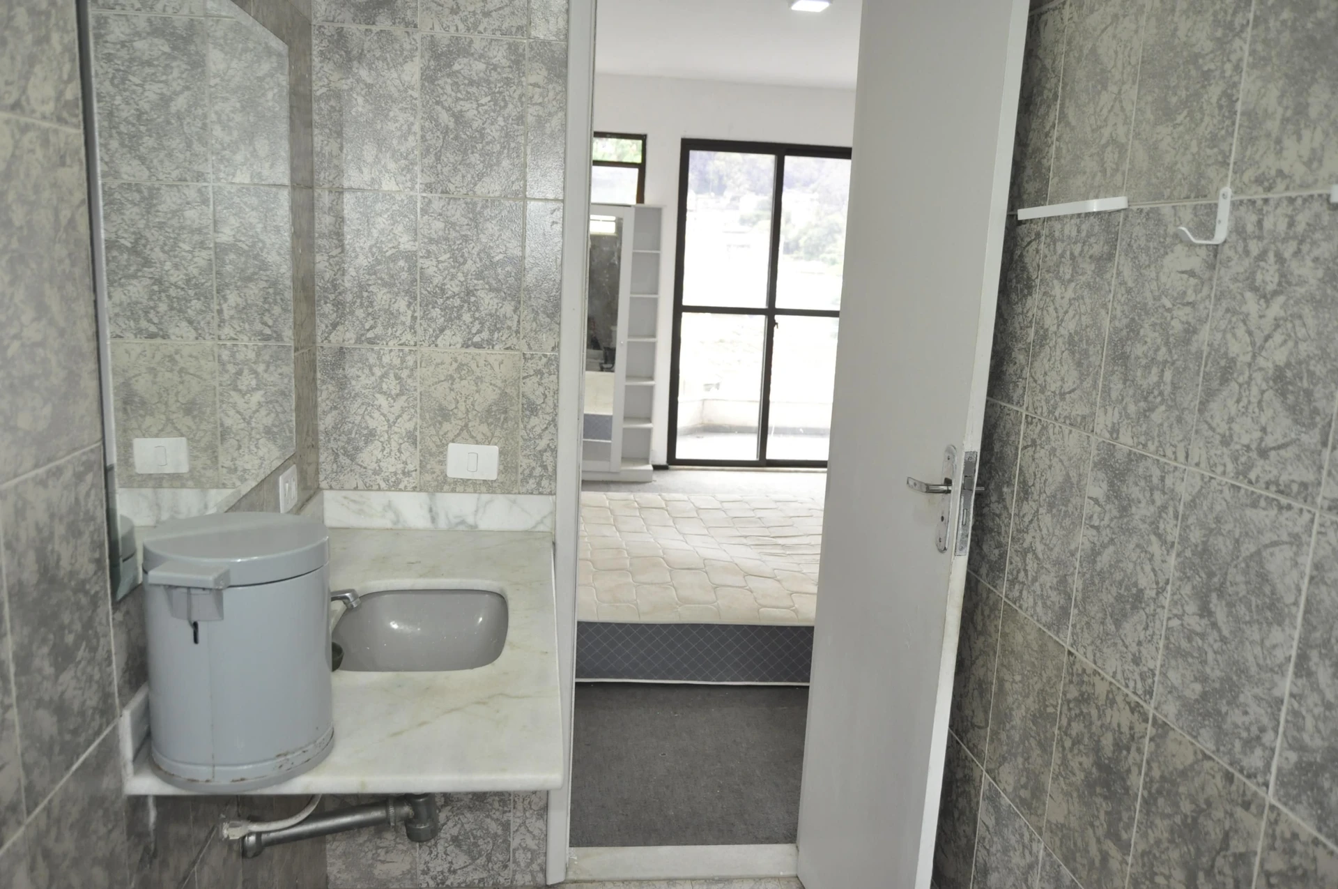 Квартира з 3 спальнями та балконом — photo 42
