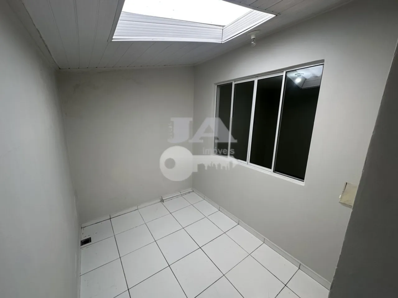 Residential house with 2 bedrooms and a closed kitchen — photo 14