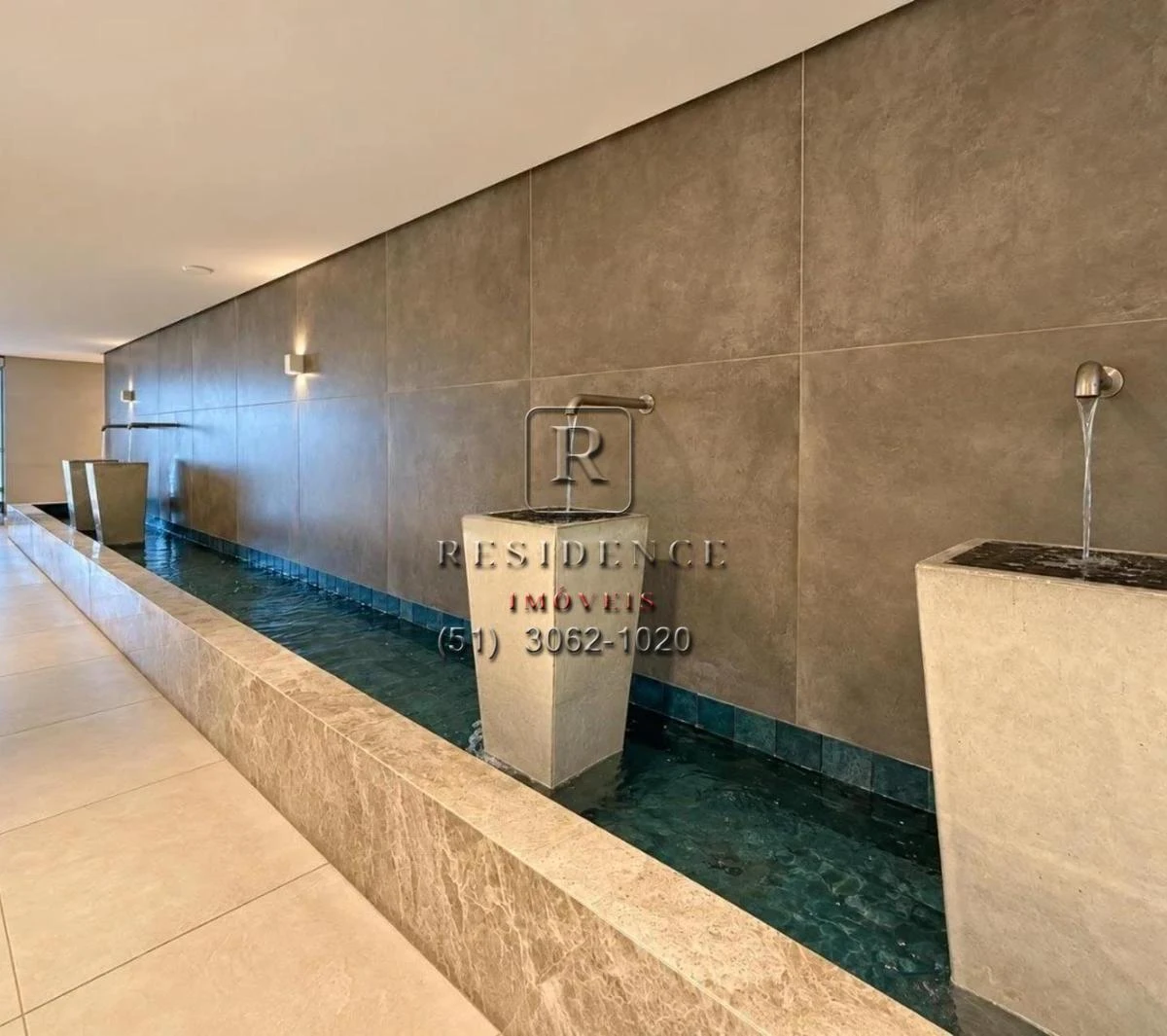 Balcony with a grill in a 2-bedroom apartment, 172 m² — photo 20