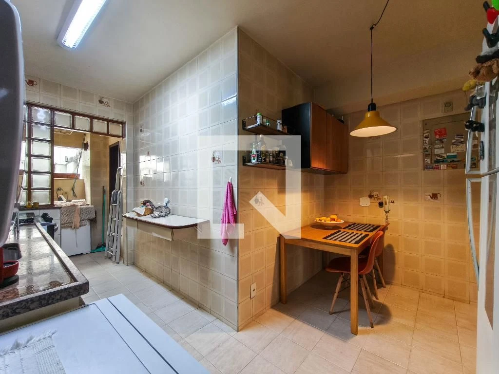 Furnished 4-bedroom apartment with balcony — photo 29