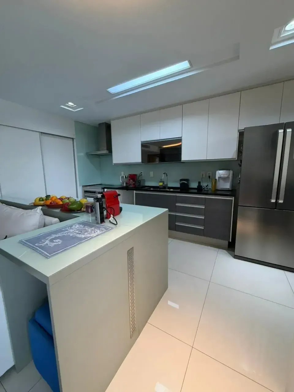 Furnished 2-bedroom apartment with open-plan kitchen — photo 22