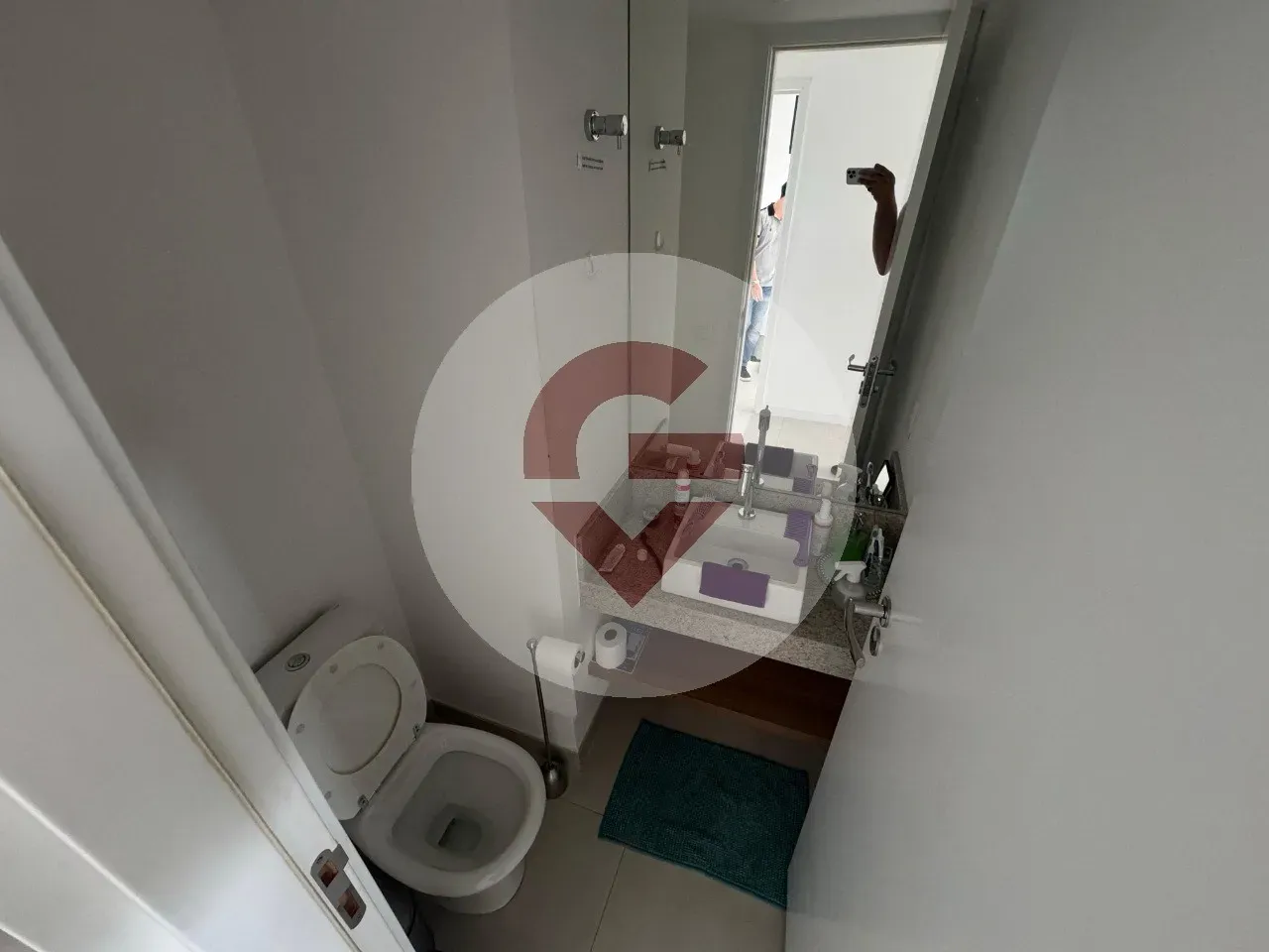 Furnished apartment, 102 m², with a glass-enclosed balcony — photo 13