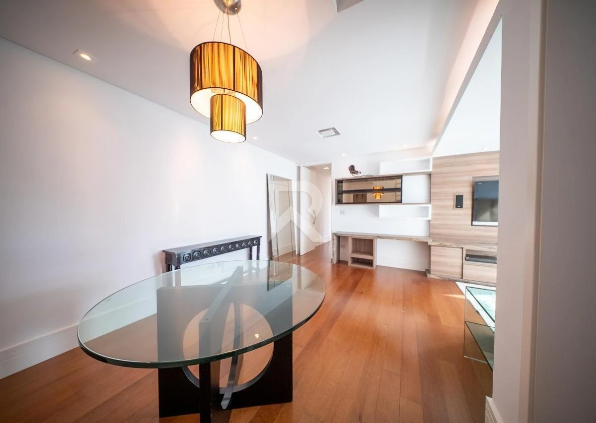 192 m² apartment with floor-to-ceiling windows and a bathtub — photo 14
