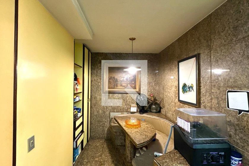 Duplex apartment with 3 en-suite bedrooms and laundry — photo 40