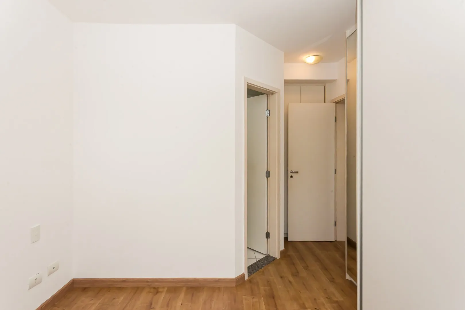 Apartment, 60 m², with wood or laminate floors — photo 42