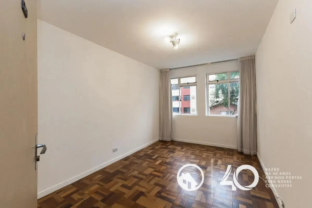 2-bedroom apartment with wood or laminate floors in Curitiba