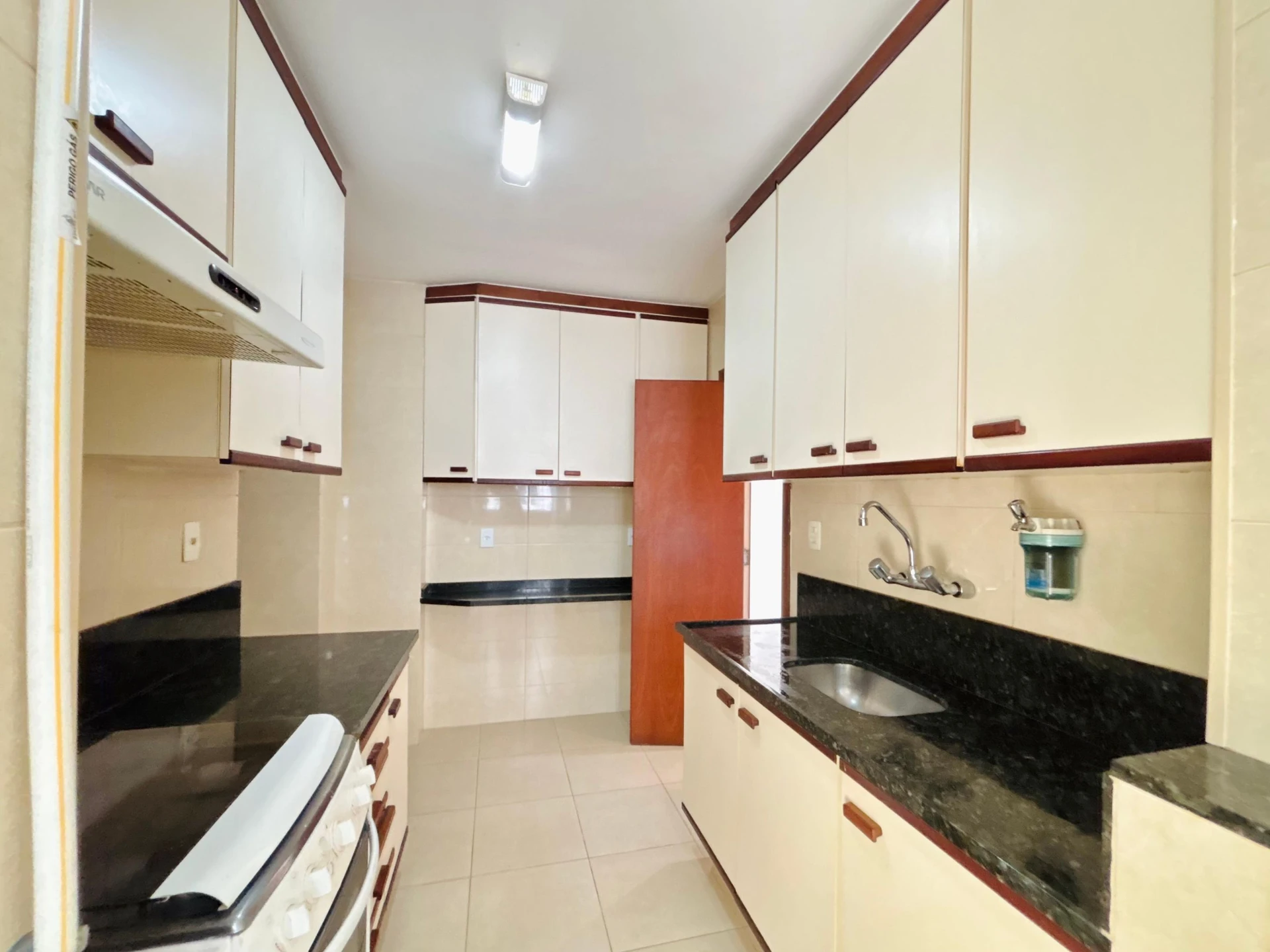 Furnished apartment with a glazed balcony and 3 bedrooms — photo 9
