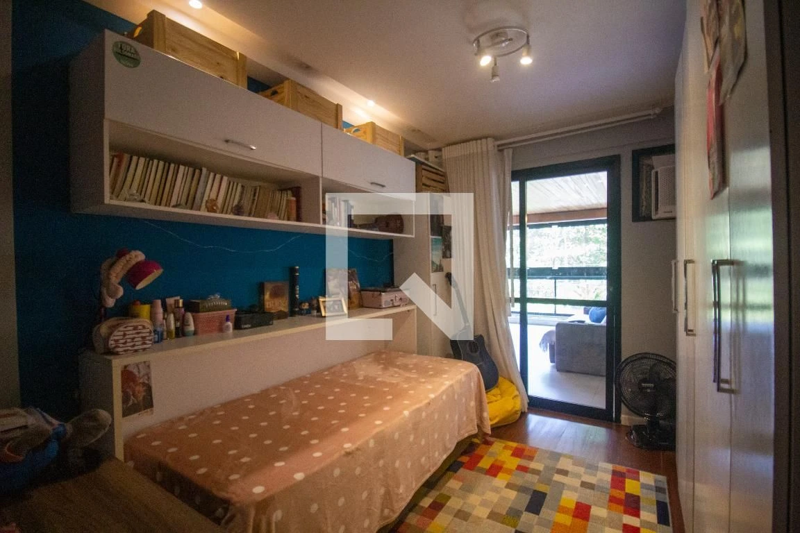 Floor-to-ceiling windows in a 3-bedroom apartment, 119 m² — photo 24