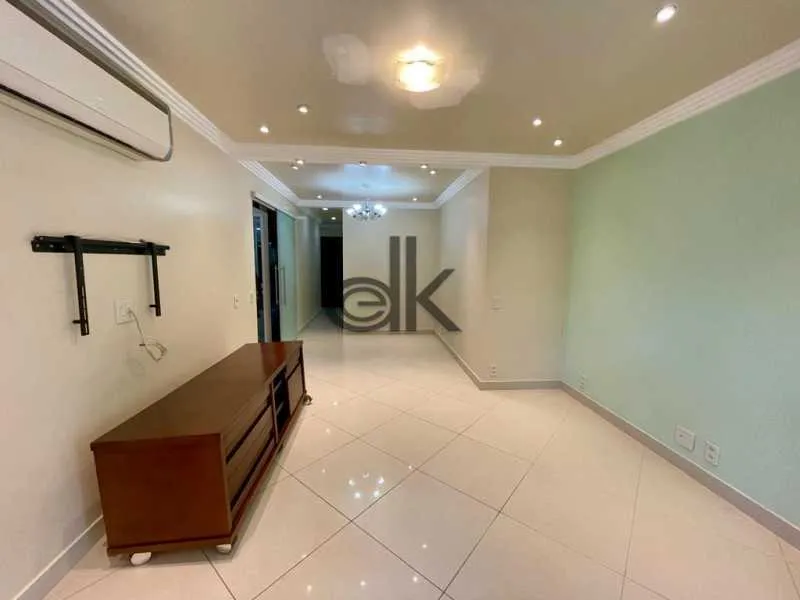 Furnished apartment, 98 m², with a glass-enclosed balcony — photo 19