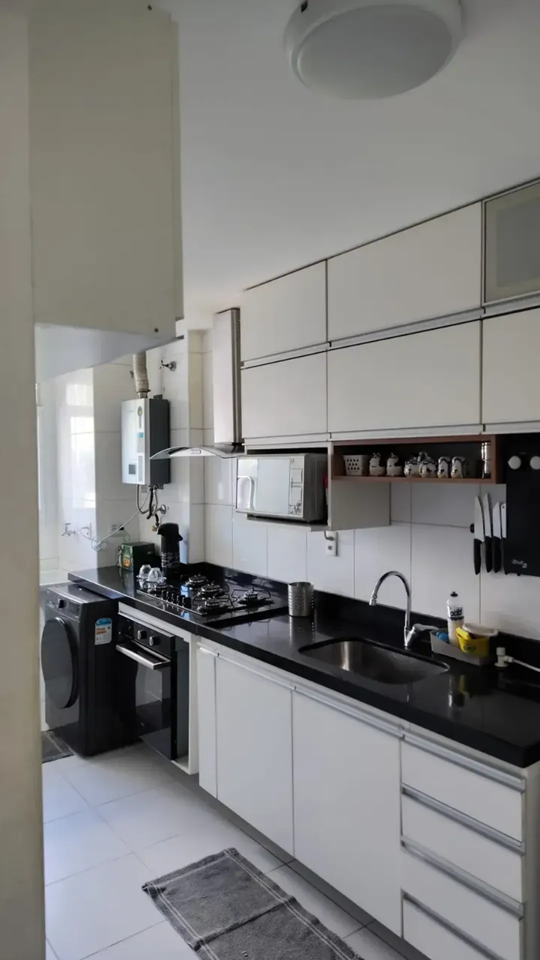 Furnished 2-bedroom apartment with balcony and 3 baths — photo 24