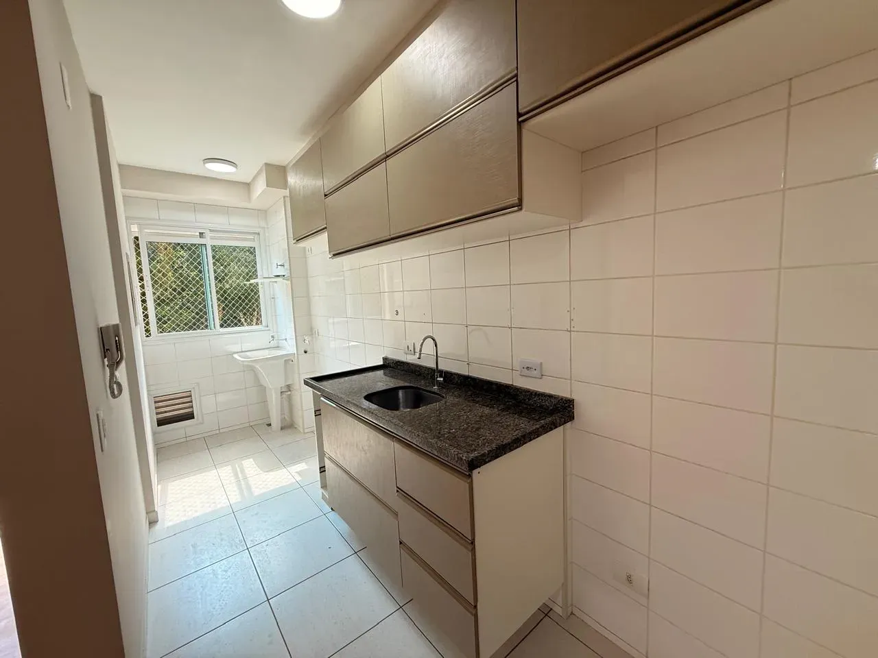 Apartment on the 4th floor with wood or laminate floors — photo 5