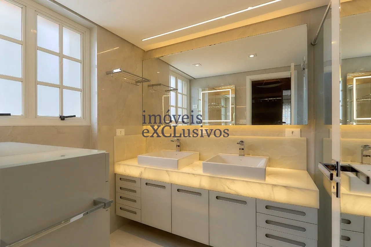 Floor-to-ceiling windows in a 3-bedroom apartment, 146 m² — photo 23