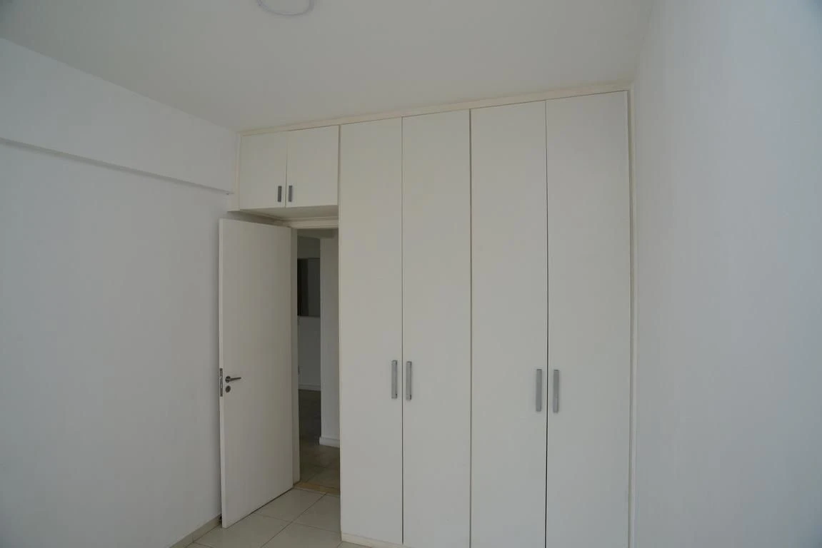 Rental apartment with 2 bedrooms and a glass balcony — photo 3