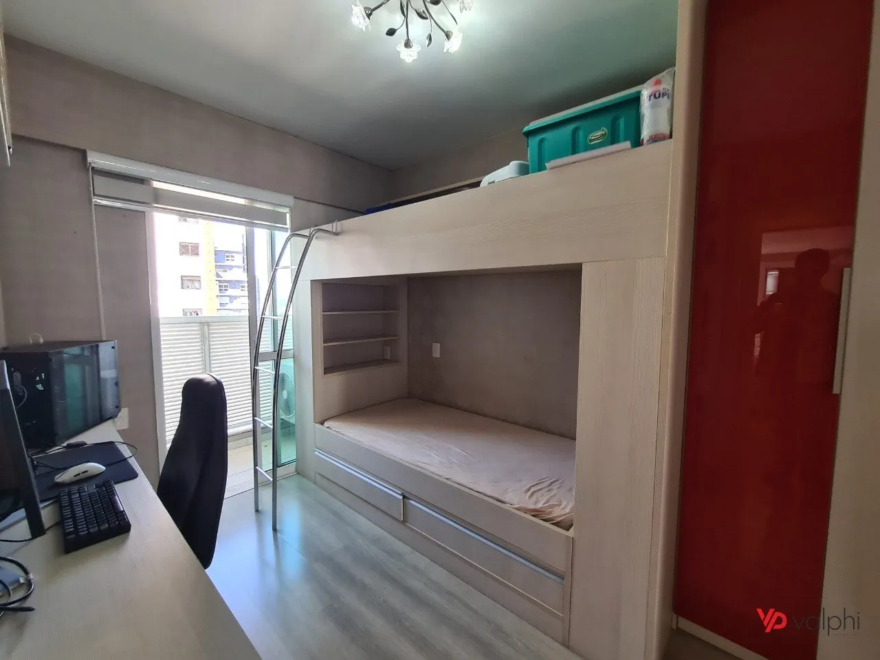 Furnished 2-bedroom apartment with enclosed balcony — photo 44