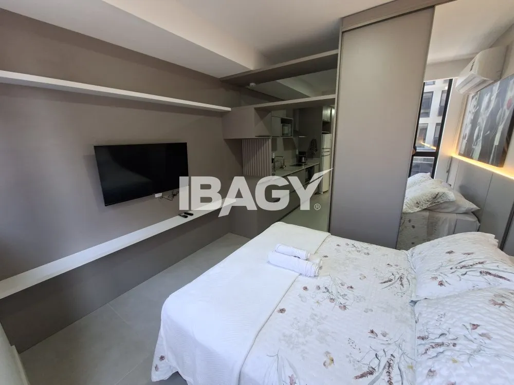Furnished studio with a glass-enclosed balcony — photo 76