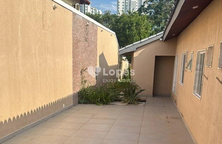 Furnished house, 330 m², with a glass-enclosed balcony — photo 21