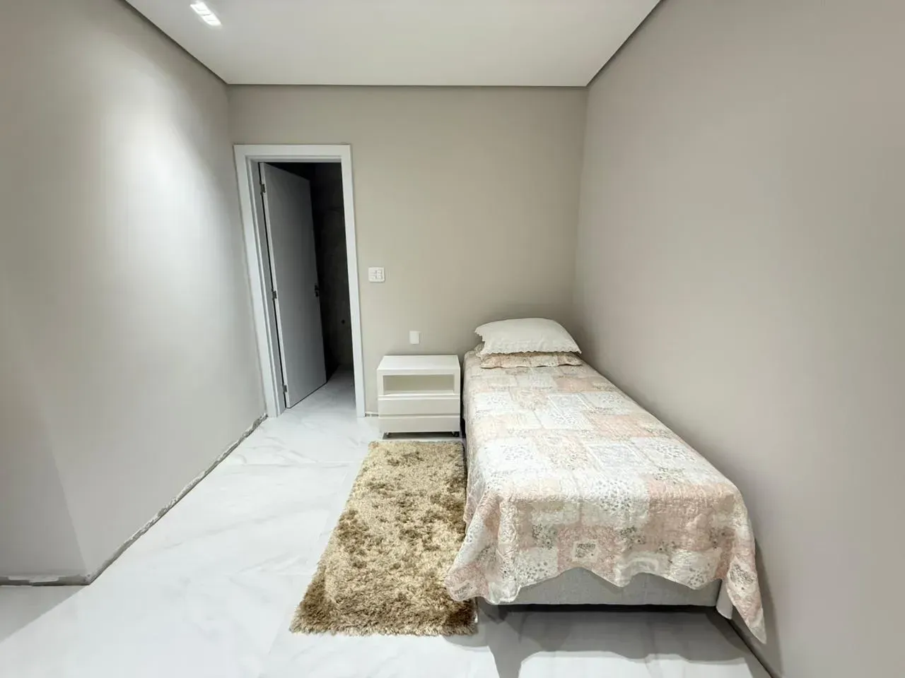 Furnished penthouse with terrace and balcony built-in grill — photo 19