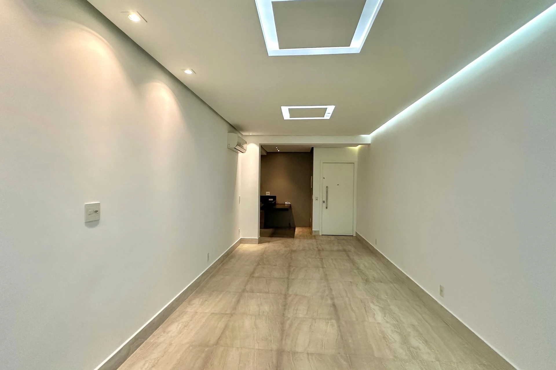Unfurnished apartment with 2 suites and a balcony — photo 25