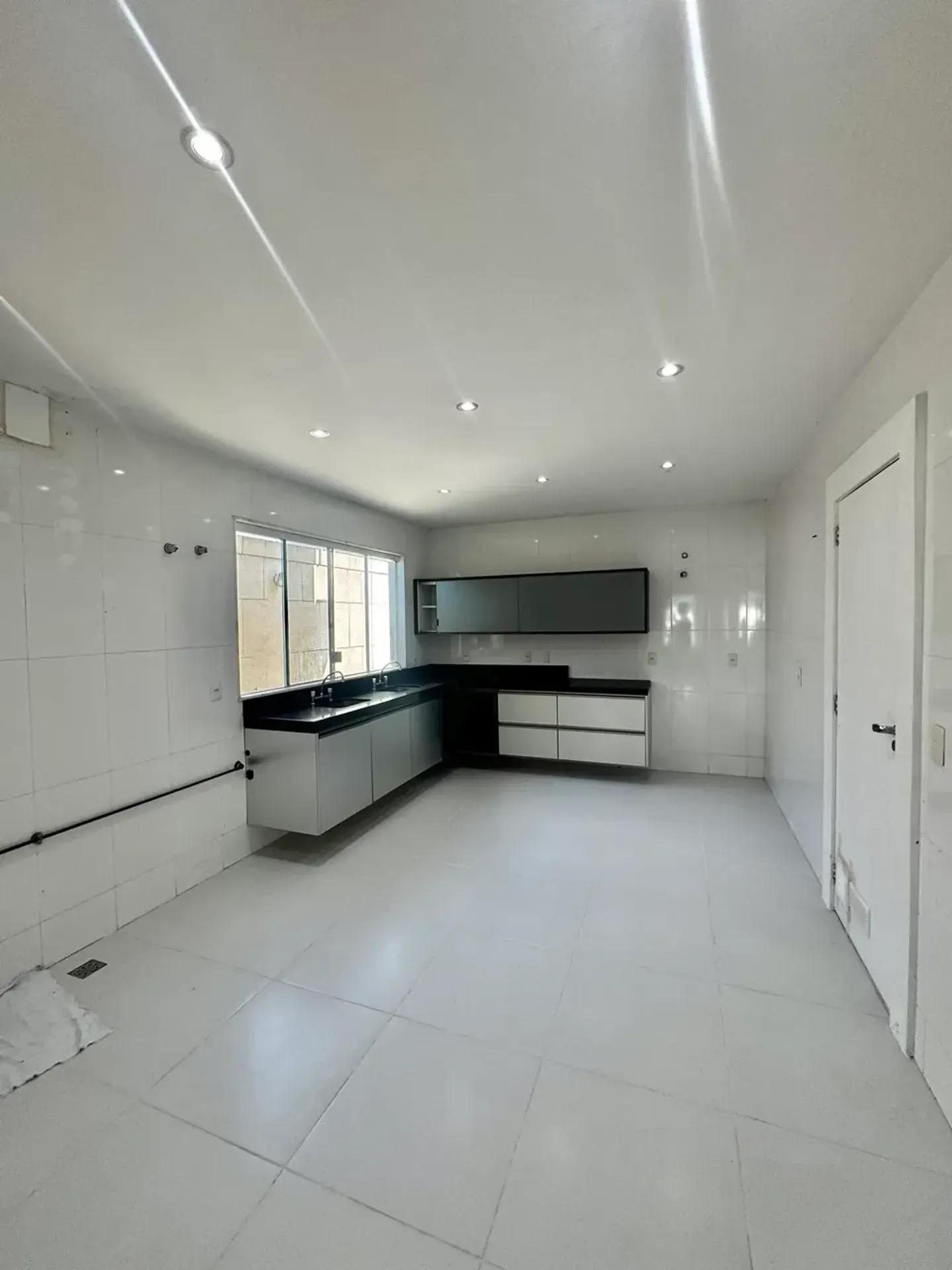 Unfurnished house with 5 bedrooms and 5 bathrooms — photo 29