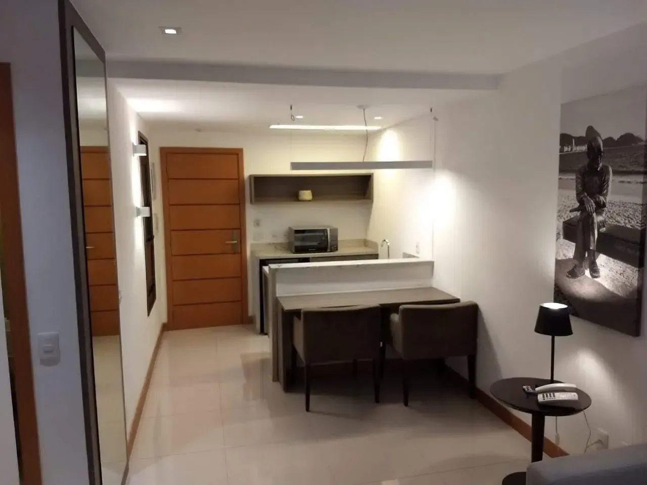 Apartamento mobiliado de 1 quarto com cozinha integrada — photo 2