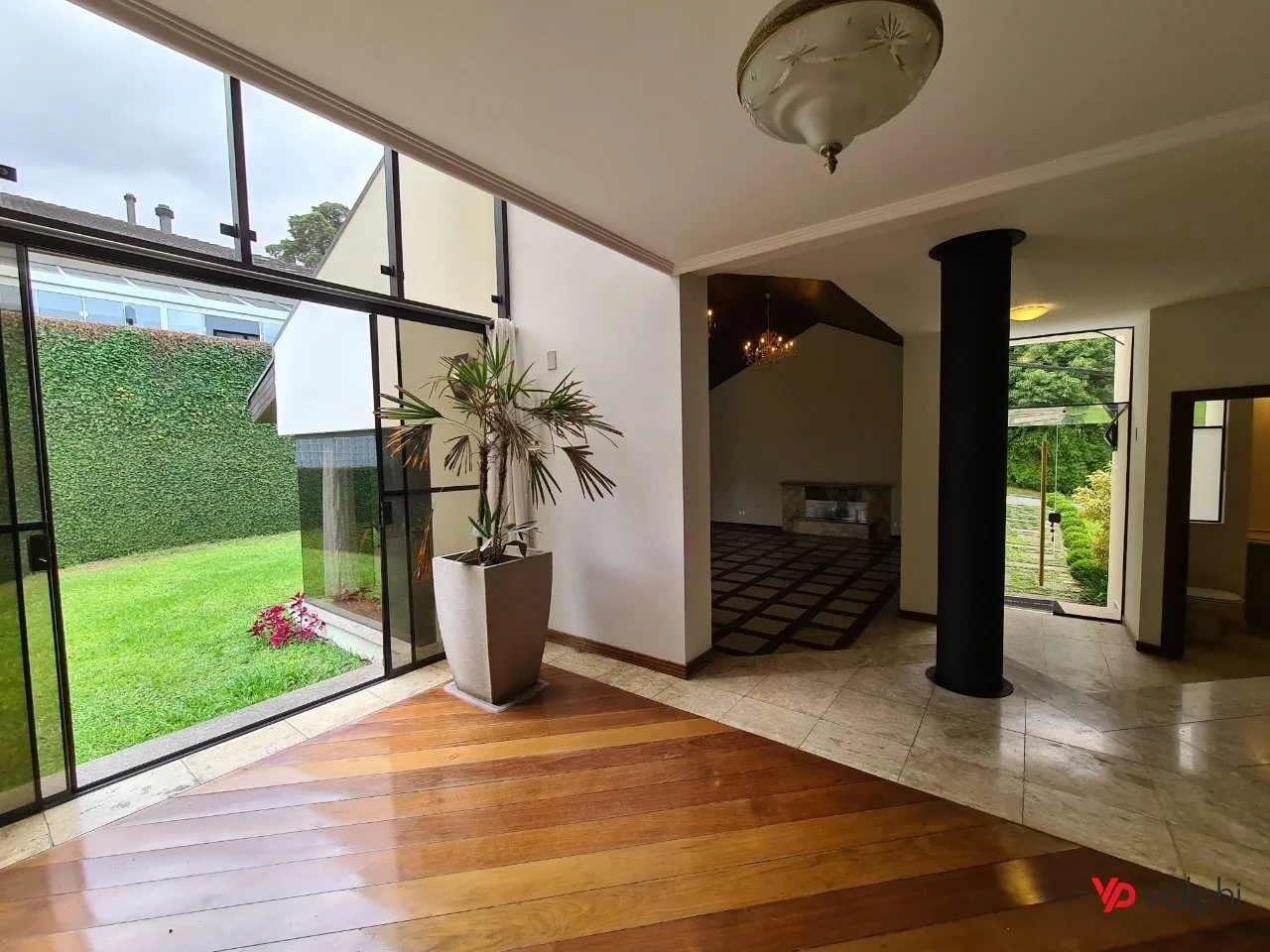 Condo house with 3 en-suite bedrooms and private garden — photo 42