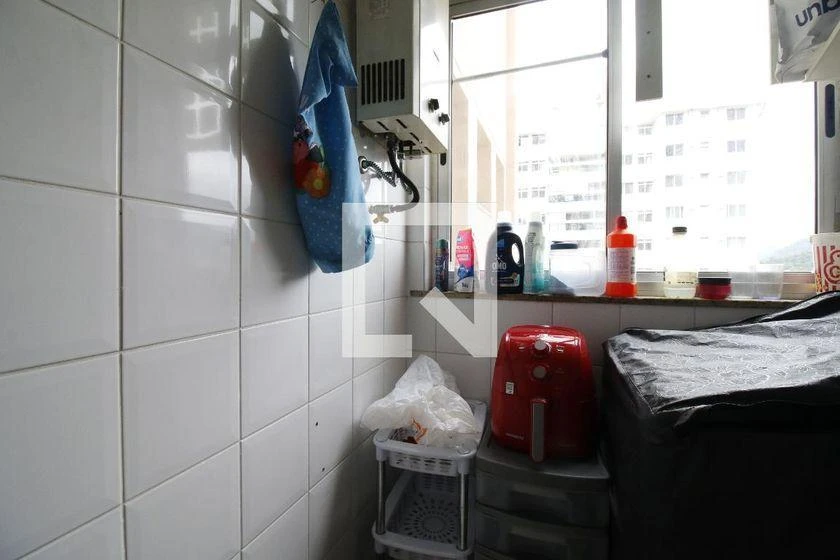 3-bedroom rental apartment with an enclosed balcony — photo 26