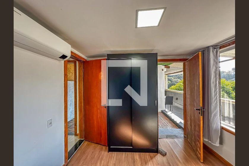 Casa mobiliada, 90 m², com janelas do piso ao teto — photo 38