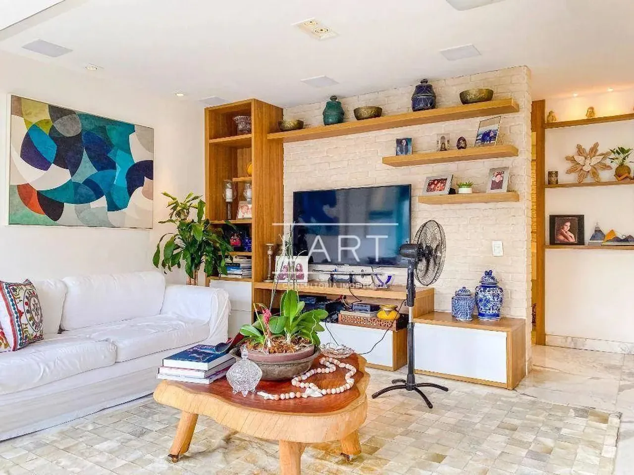 4-bedroom penthouse-style home with 324 m² kitchen — photo 3