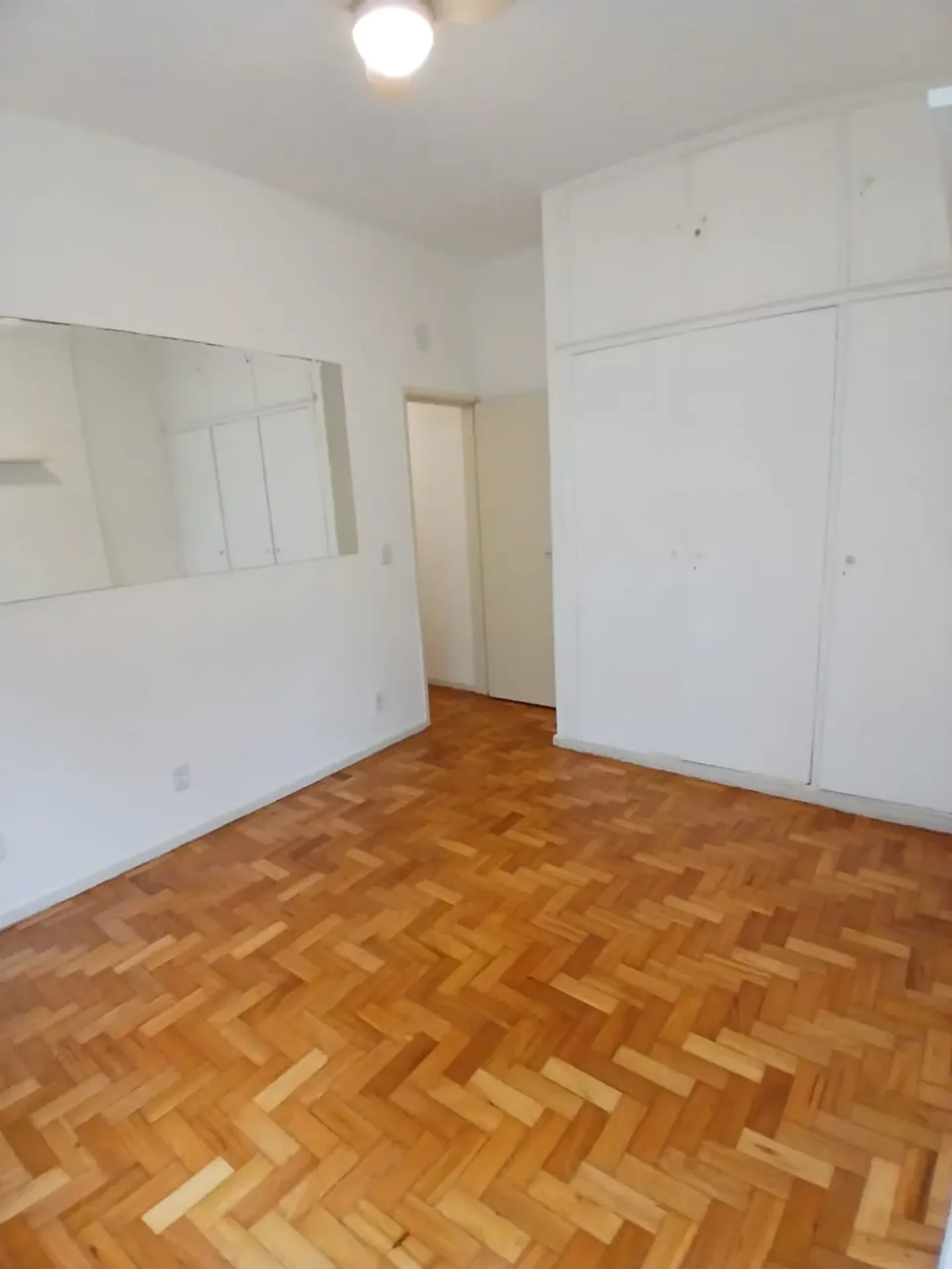 Apartment on the 4th floor with a walk-in closet — photo 17