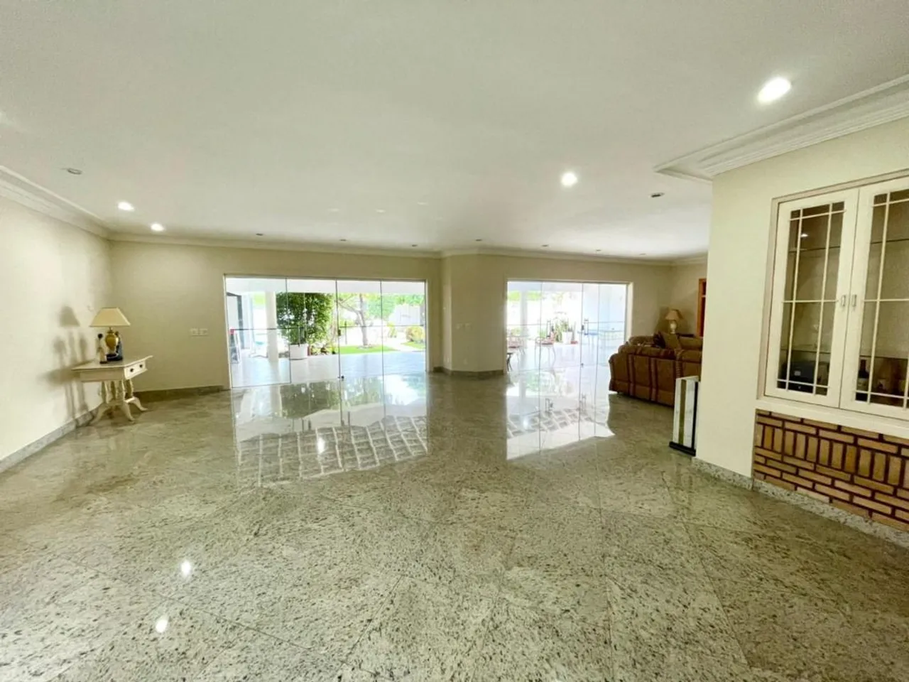 House with 5 bedrooms and a glassed-in balcony — photo 10