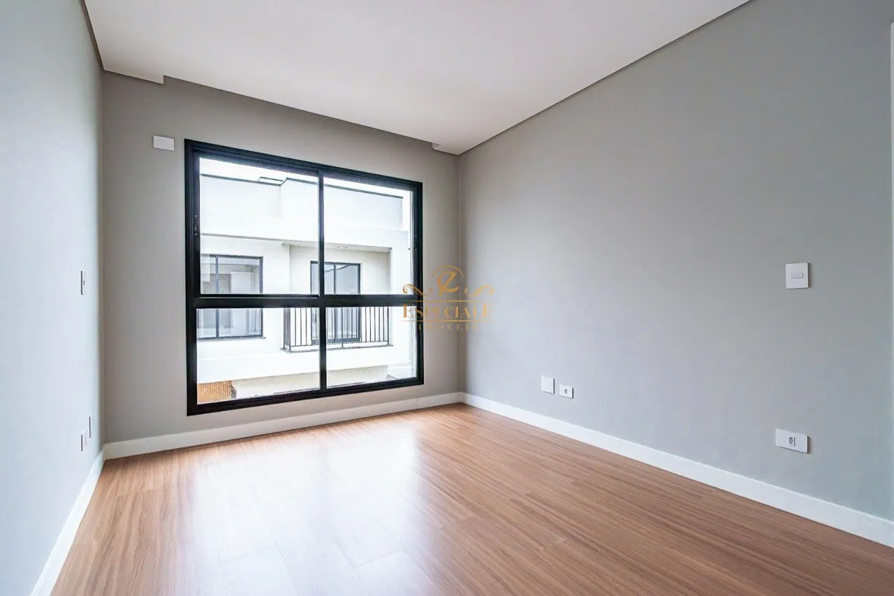 3-bedroom house with open-plan kitchen and private garden — photo 16