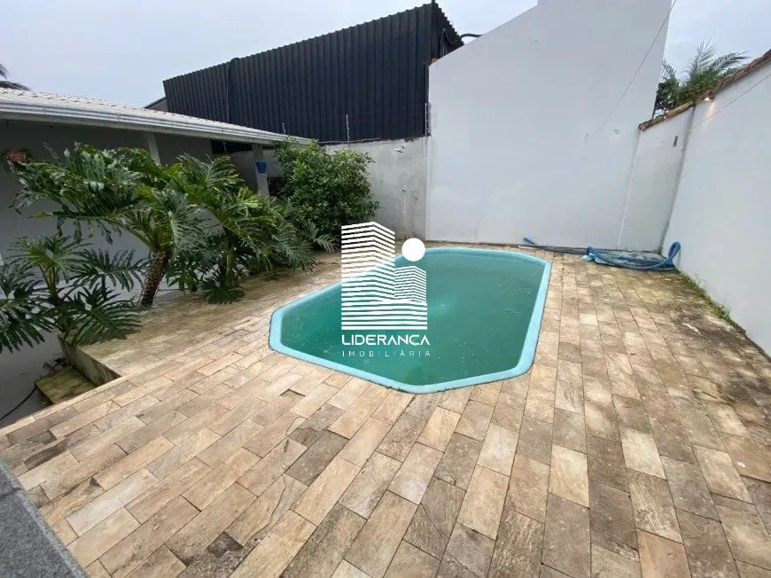 4-bedroom house with private garden and BBQ area — photo 7
