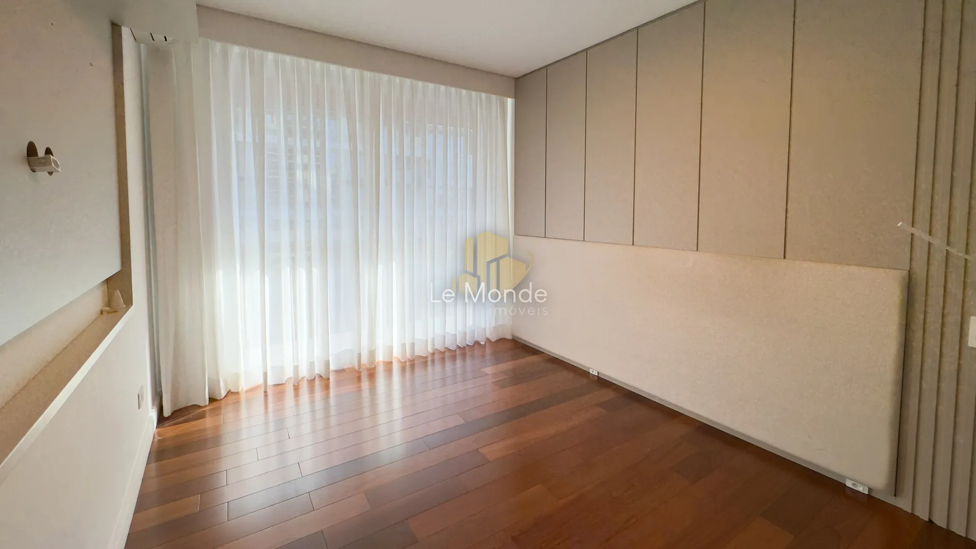 Duplex apartment with 3 bedrooms and 156 m² — photo 33