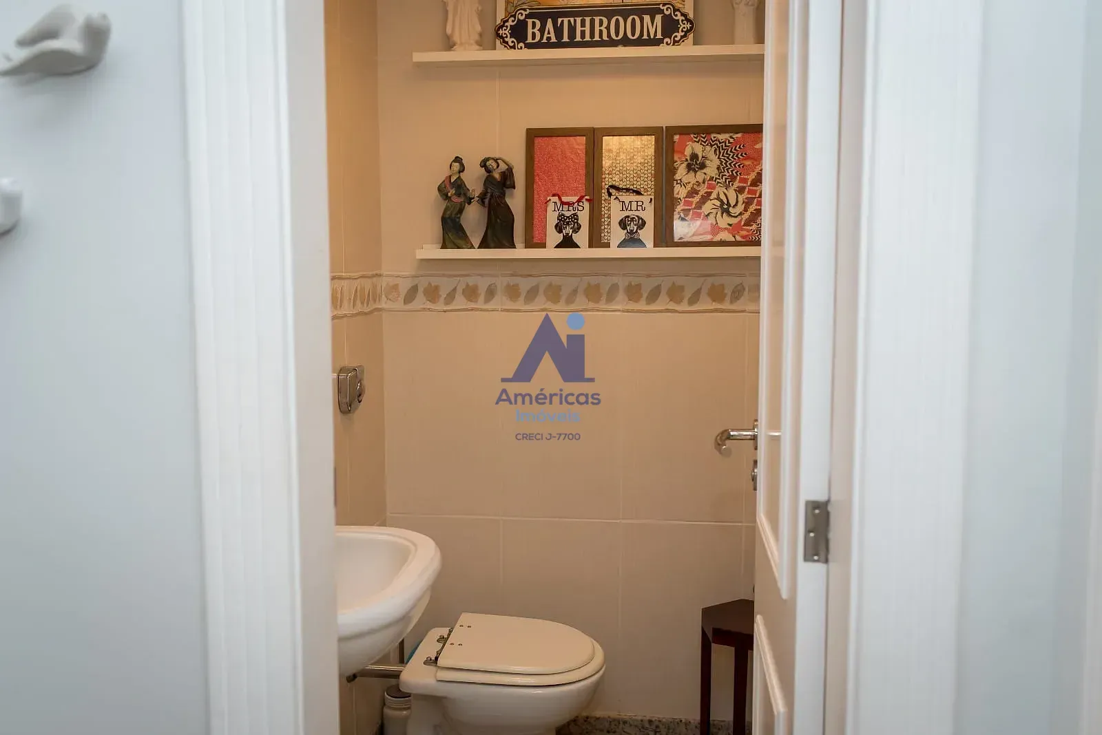 Unfurnished house with 4 bedrooms and 5 bathrooms — photo 37