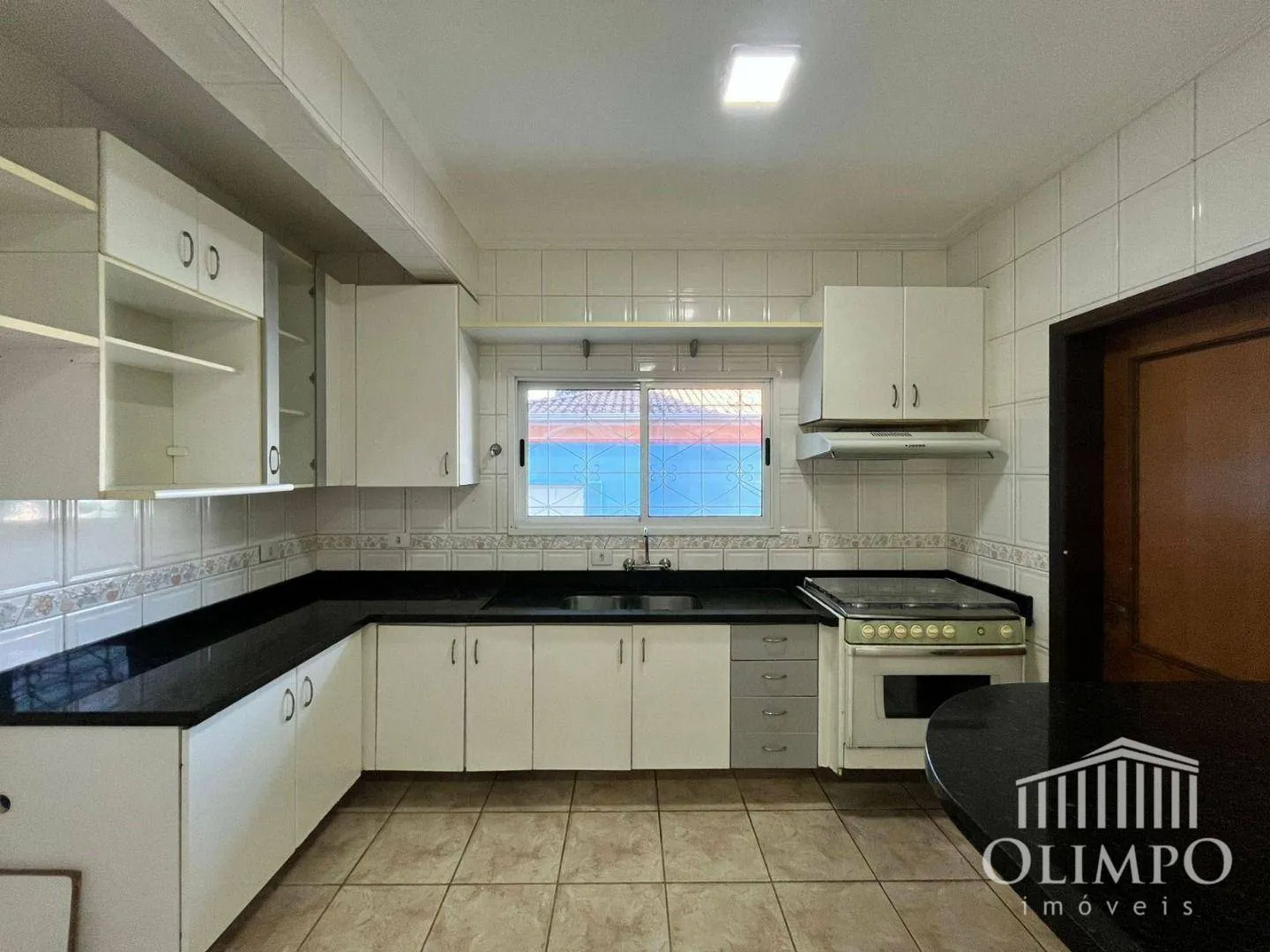 Unfurnished house with 4 bedrooms and a gas kitchen — photo 15