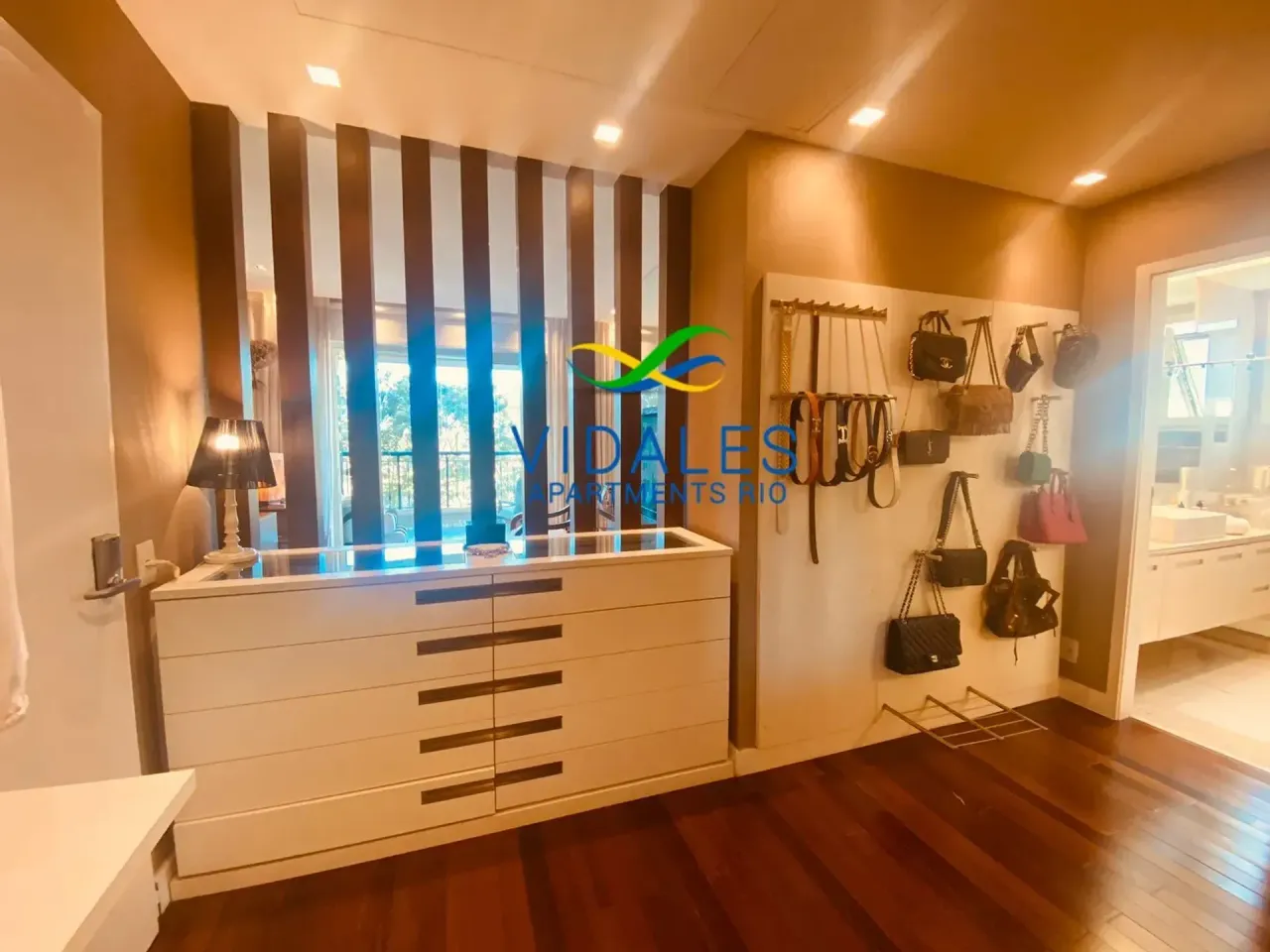 Furnished apartment with an open-plan kitchen and 5 bedrooms — photo 12